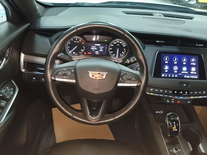XT4 2020 Facelift 28T RWD Leading photo 6