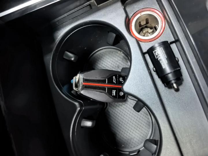 HS5 2019 2.0T Connected photo 8