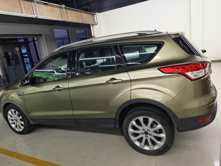 Kuga 2013 1.6L GTDi RWD Comfort photo 3