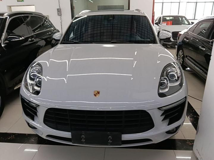 2017 Macan 2.0T photo 2