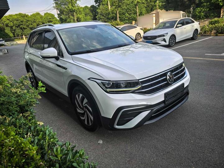 Tiguan L 2022 330TSI AT RWD Smart photo 2