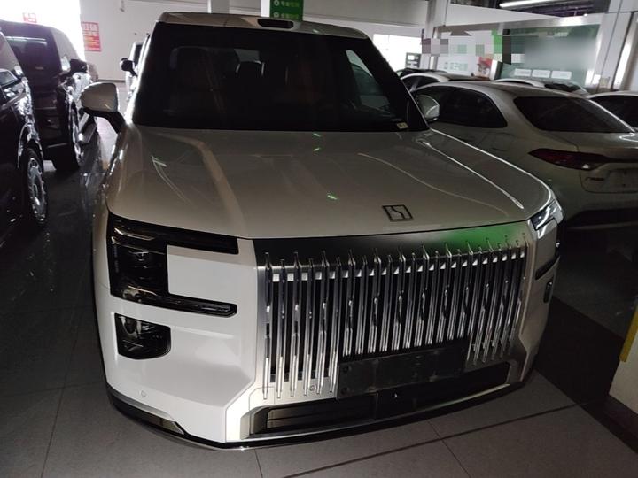 9X 2025 Ultra 70kWh 6-Seater photo 2