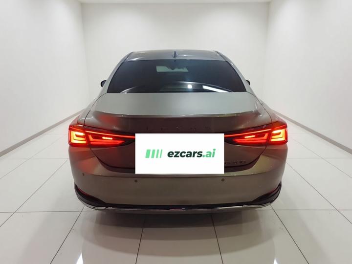 ES 2025 200 Exclusive photo 5