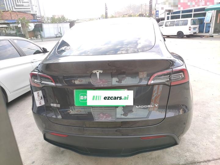 Model Y 2024 RWD photo 3
