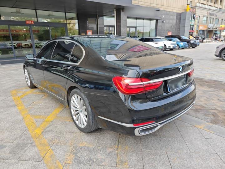 7 Series 2018 730Li Leading Excellence photo 4