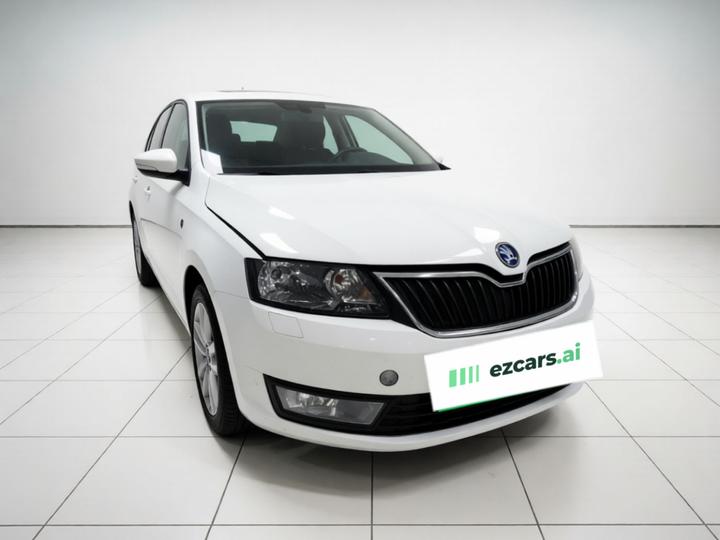 Rapid 2015 1.6L AT photo 3