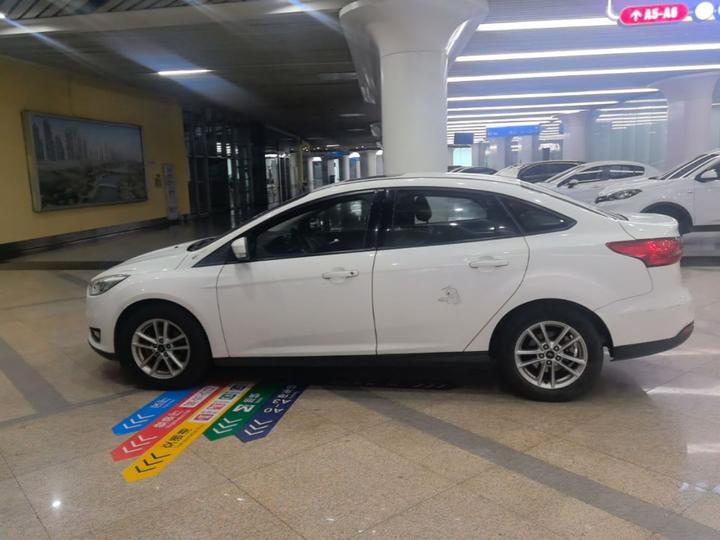 Focus 2017 Sedan 1.6L AT Fashion photo 3