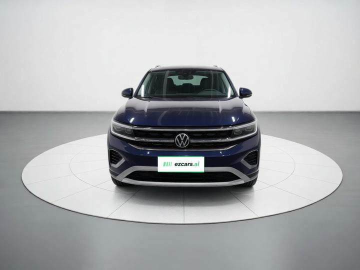 2021 330TSI RWD Luxury photo 2