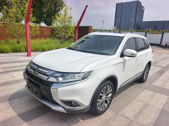 Outlander 2018 2.0L RWD Honor 5-Seater