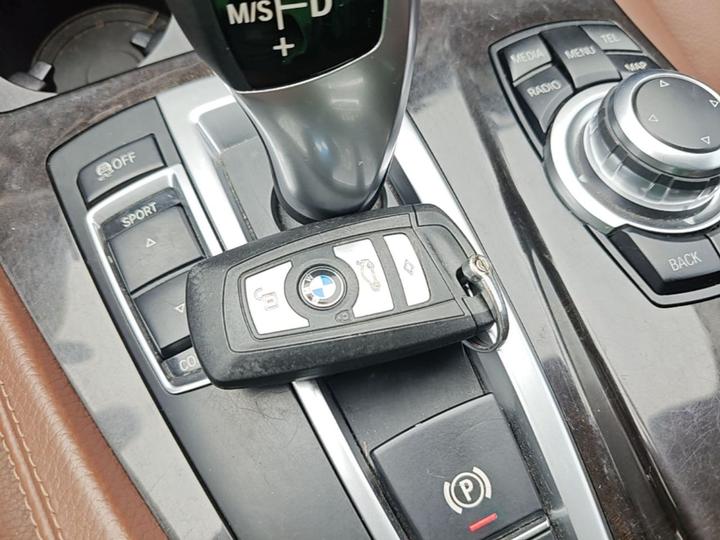 5 Series 2017 525Li Leading photo 8
