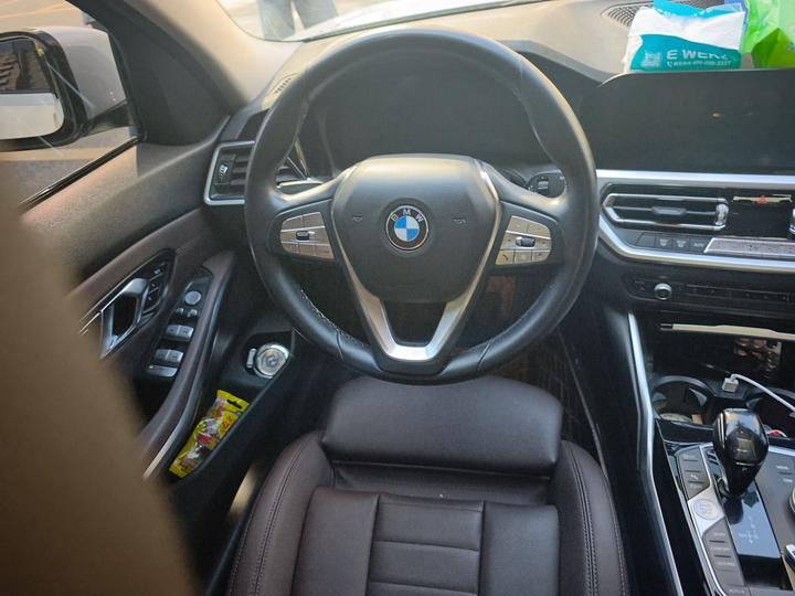 3 Series 2020 320i Sport Package photo 7