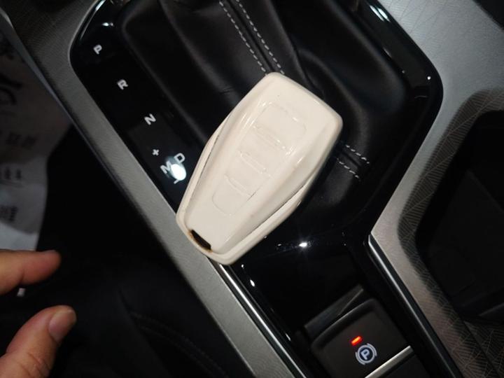 Emgrand 2025 4 1.5L CVT Starlight photo 8