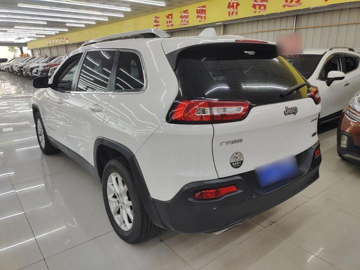 Cherokee 2016 2.4L Leading photo 4