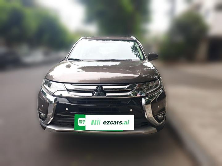 Outlander 2016 2.4L AWD Luxury 7-Seater photo 2