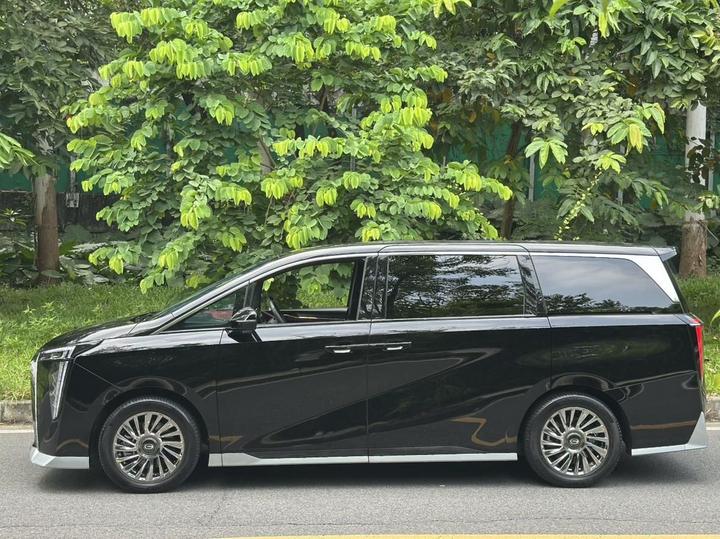 GAC Trumpchi M8 2023 Hybrid photo 3