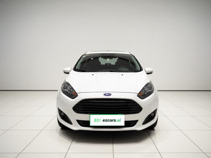 2013 Hatchback 1.5L AT Fashion photo 2