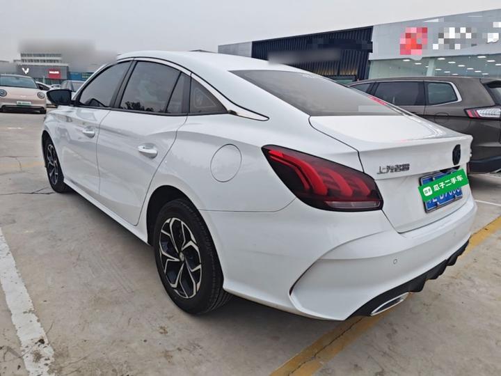 MG5 2023 180DVVT CVT Luxury photo 4