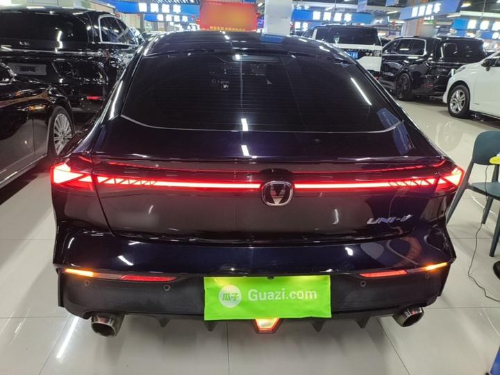 UNI-V 2022 1.5T Premium photo 3