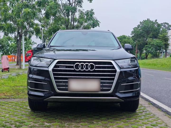 Q7 2019 55 TFSI Tech photo 2