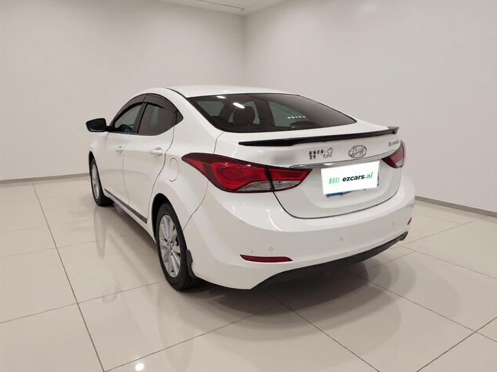 Elantra 2016 1.6L AT Smart photo 4