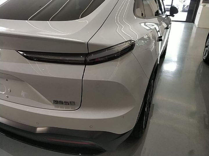 L60 2024 60kWh RWD photo 7