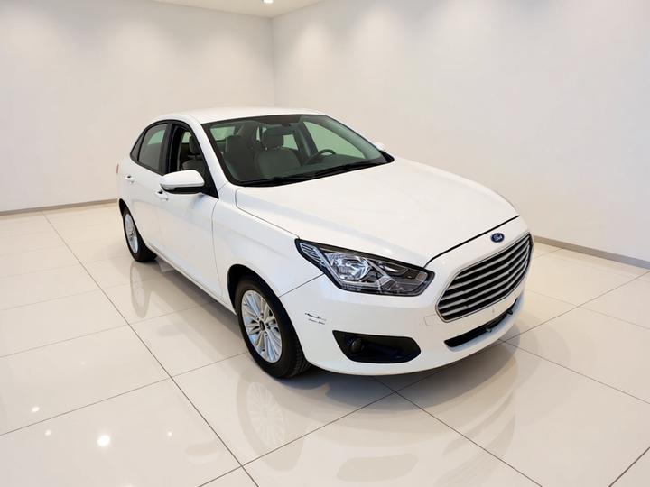 Escort 2015 1.5L AT Comfort photo 3