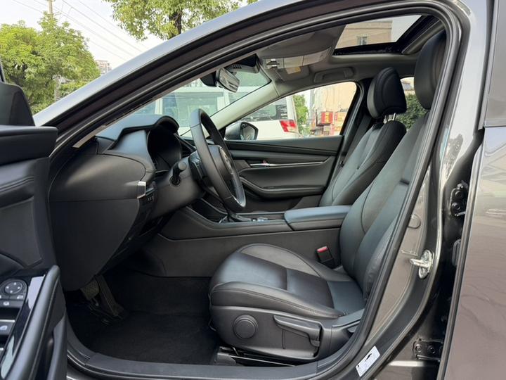 3 Axela 2023 2.0L AT photo 7