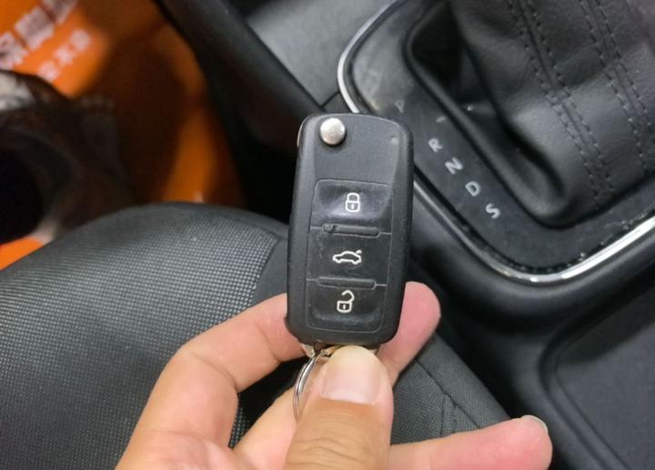 Polo 2016 1.6L AT Comfort photo 8