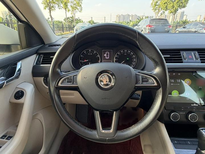 Octavia 2017 1.6L AT photo 2