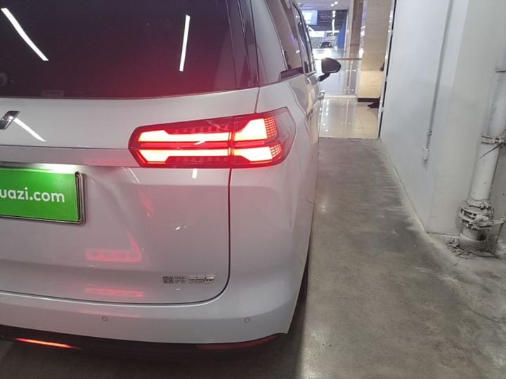 730 EV 2025 125km Luxury photo 7