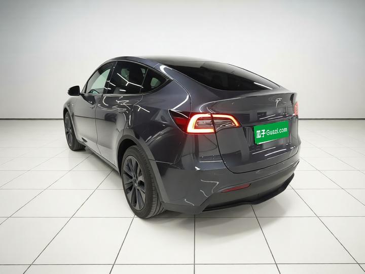 Model Y 2024 RWD photo 4