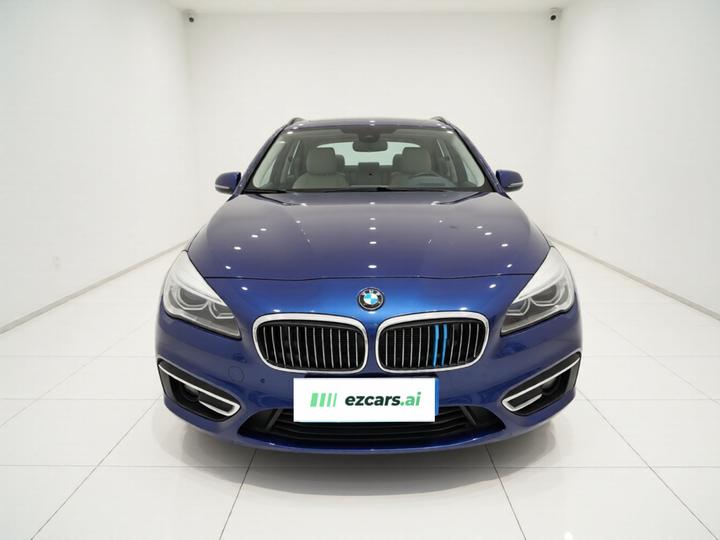2 Series Wagon 2016 218i Sport Design Package photo 2