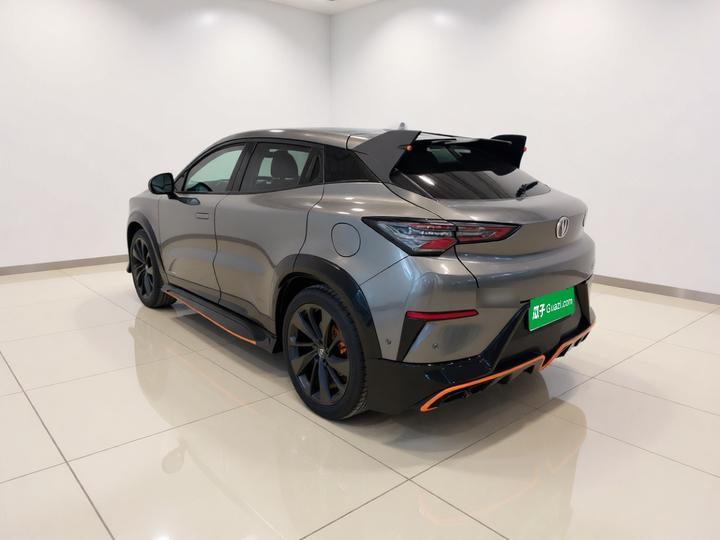 UNI-T 2022 1.5T Sport Flagship photo 4