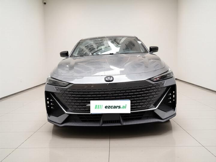UNI-V 2022 1.5T Premium photo 2