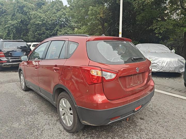2015 1.6L CVT RWD Progressive photo 4