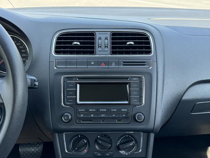 Polo 2014 1.6L AT Comfort photo 4