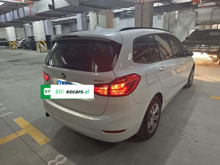 2 Series Wagon 2015 218i Leading photo 7