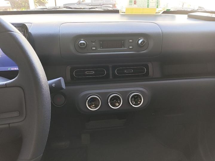 Wuling Zhiguang EV 2025 305km Progressive photo 8