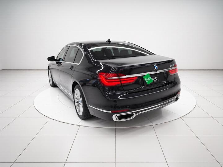 7 Series 2018 730Li Leading Excellence photo 4