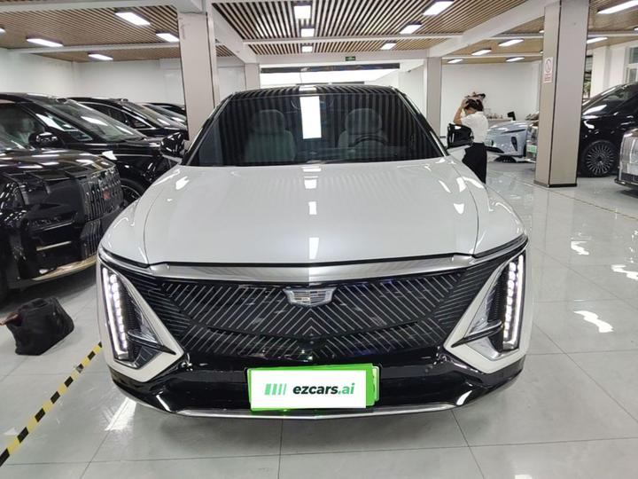 IQ 2022 RWD Long Range Luxury photo 2
