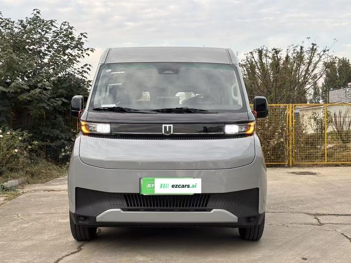 VAN 2026 - Short Wheelbase 68kWh photo 2