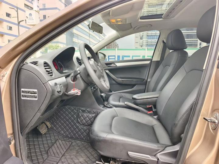 2013 1.6L AT Comfort photo 6