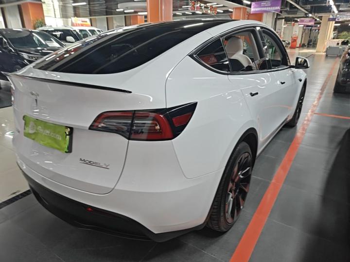 Model Y 2024 RWD photo 4