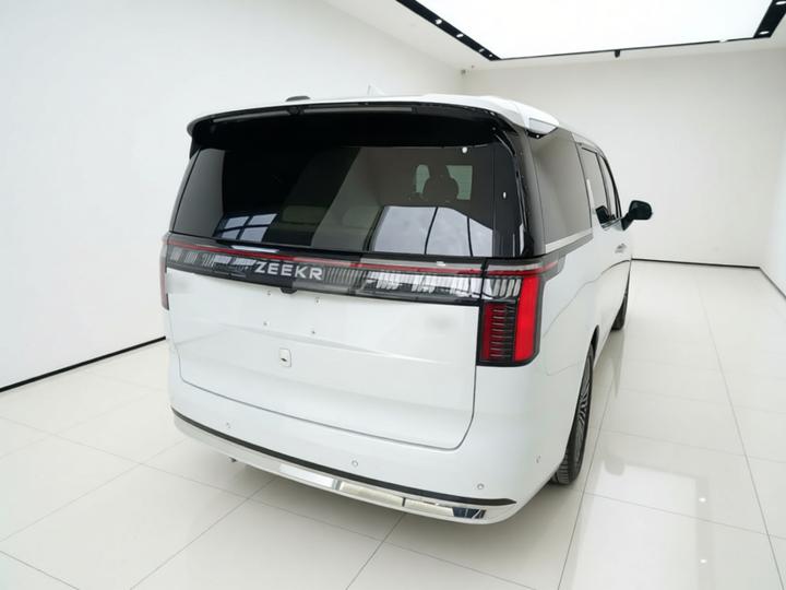 009 2024 7-Seater AWD 108kWh photo 6