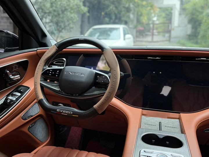2026 400T AWD 6-Seater photo 2