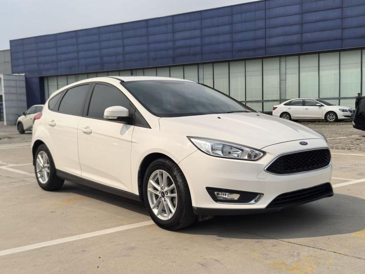 Focus 2017 Hatchback 1.6L AT Comfort photo 3