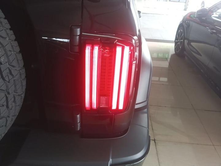 300 2025 2.0T Petrol Conqueror photo 7