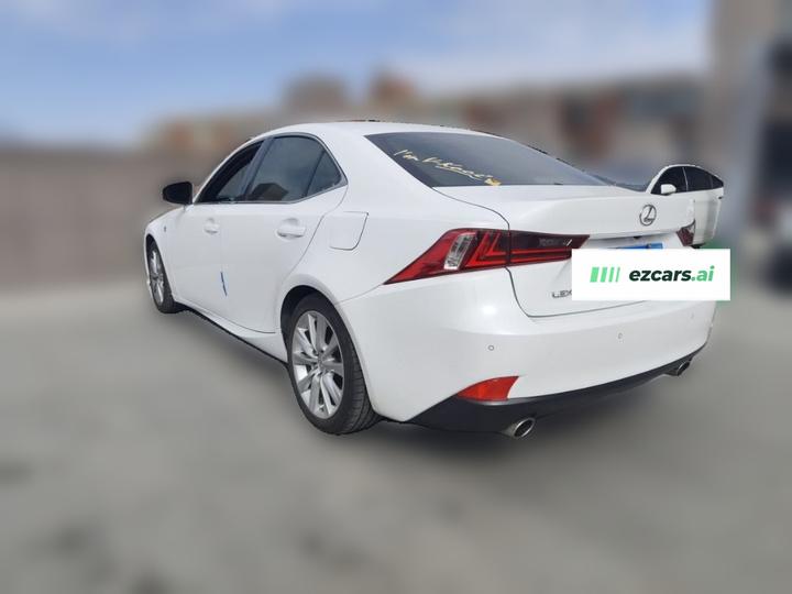 IS 2015 200t F SPORT photo 4