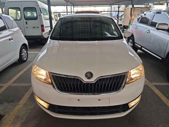 Rapid Spaceback 2016 Facelift 1.6L AT photo 2