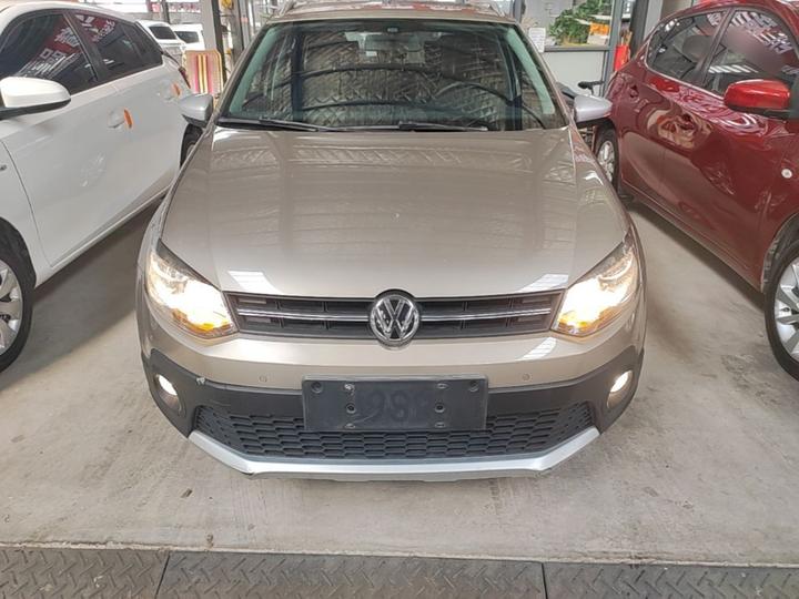2014 1.6L Cross Polo AT photo 2